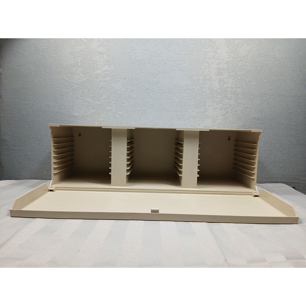 Vintage Case Logic 30 CD Storage Case Plastic Organizer Nylon Beige